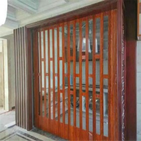 四川優(yōu)質(zhì)水晶折疊門系列，就找四川依錦門業(yè)，專業(yè)生產(chǎn)銷售各種卷簾門