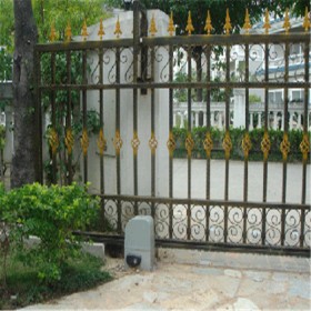 鐵藝門系列，就找四川依錦門業(yè)，專業(yè)生產銷售各種卷簾門