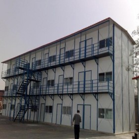 廠家供應(yīng)彩鋼板房工地彩鋼活動板房材料批發(fā) 戶外簡易彩鋼板房搭建