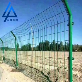 池塘安全防護(hù)網(wǎng) 雙邊絲護(hù)欄網(wǎng) 高速公路雙邊鐵絲護(hù)欄網(wǎng)廠家現(xiàn)貨