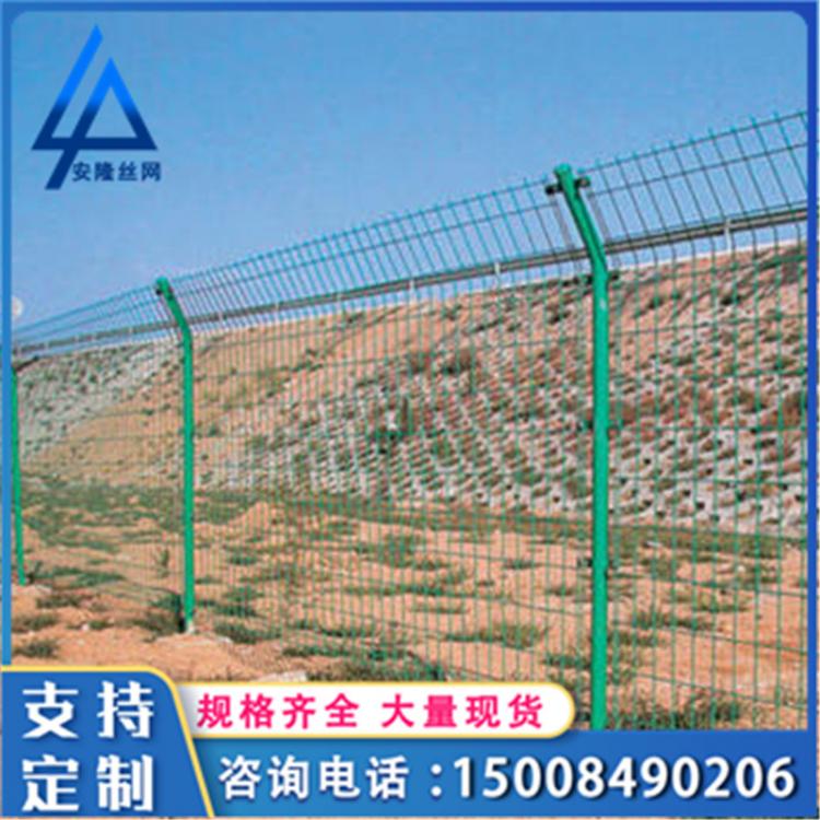 園林綠化雙邊絲護欄網(wǎng)圈地圍網(wǎng)高速護欄網(wǎng)景區(qū)防護雙邊絲護欄