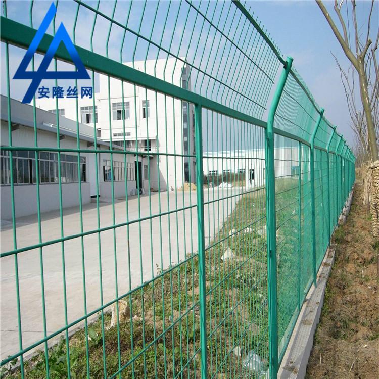 框架護欄網(wǎng)四川廠家浸塑鐵絲框架圍欄網(wǎng)高速公路專用邊框護欄網(wǎng)