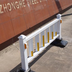 隔離墩 隔離道路護欄 現(xiàn)貨供應(yīng)道路施工隔離欄