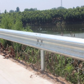 專業(yè)的成都波形護欄廠家直銷高速公路波形護欄 不銹鋼波形護欄定制