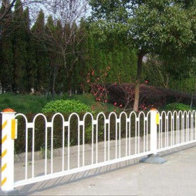 成都京式護欄生產(chǎn)廠家現(xiàn)貨供應市政京式道路護欄