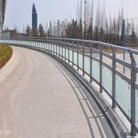 成都市公路護欄生產(chǎn)廠家定制不銹鋼復(fù)合管護欄 臨邊防護欄