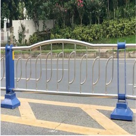 道路中央隔離護(hù)欄 機(jī)非隔離護(hù)欄定制 中央隔離交通護(hù)欄廠家
