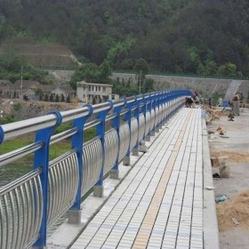 四川橋梁防撞護欄 優(yōu)質(zhì)不銹鋼橋梁護欄