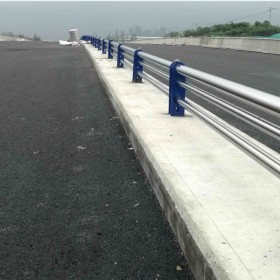 道路中央防護(hù)欄 金恒達(dá)條石護(hù)欄 人車(chē)分流護(hù)欄生產(chǎn)