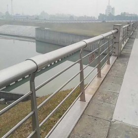 橋梁不銹鋼護欄桿 河道不銹鋼復(fù)合管護欄工廠