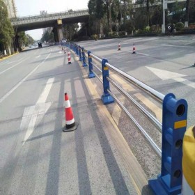 成都道路護(hù)欄生產(chǎn)工廠 市政不銹鋼護(hù)欄加工