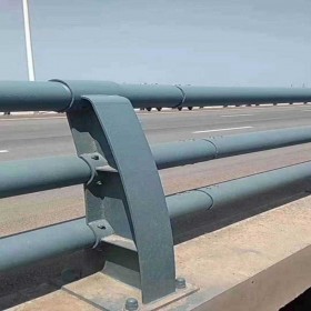 云南交通市政護(hù)欄工廠批發(fā)公路防撞市政護(hù)欄材料