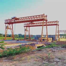 定做梁場路橋提梁機(jī) 60噸花架提梁機(jī)
