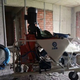 成都力比特噴涂機(jī)  四川噴涂機(jī)  多功能自動噴涂機(jī)  多功能抹灰機(jī)  石膏噴涂機(jī)  石灰砂漿自動噴涂機(jī)  噴漿機(jī)   抹灰專用設(shè)備  噴涂機(jī)  機(jī)噴抹灰設(shè)備 多功能噴涂機(jī)  自動噴涂機(jī) 砂漿噴涂機(jī)