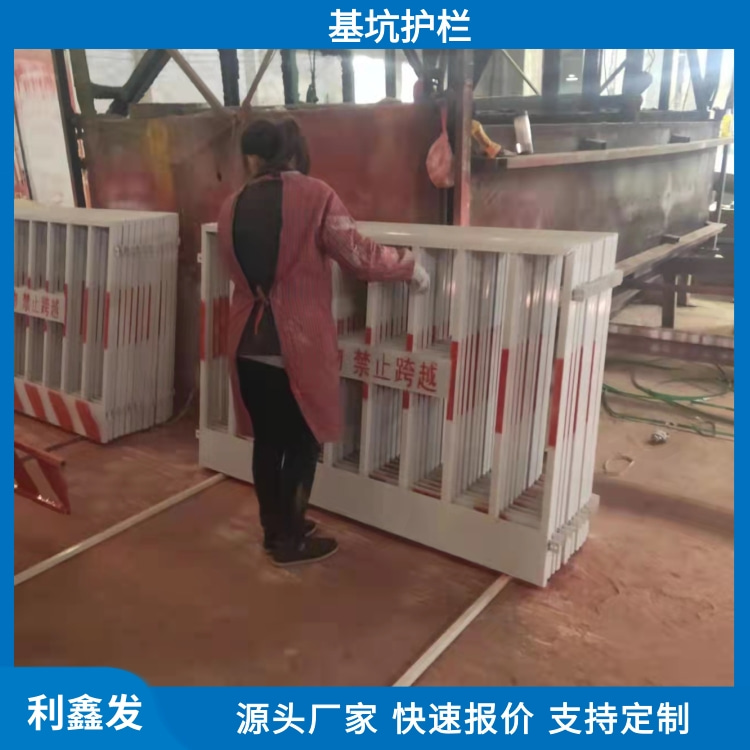 藍色清新場景美妝保濕護膚面膜產(chǎn)品展示寶貝主圖 (11)
