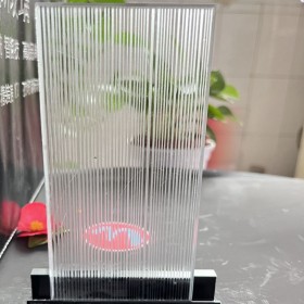 夾絲玻璃玻璃屏風(fēng)隔斷定制客廳入戶鋼化瓦楞長(zhǎng)虹輕奢