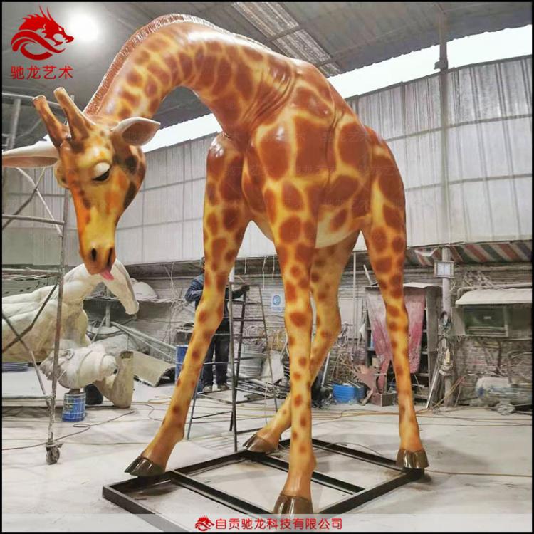 大型長(zhǎng)頸鹿雕塑模型345米動(dòng)物玻璃鋼擺件公園樓盤裝飾美陳定做