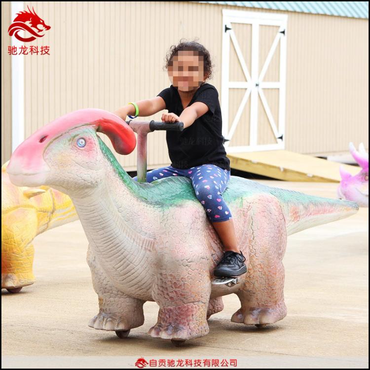 大型仿真行走恐龍公司電動(dòng)游樂恐龍坐騎廣場公園游樂園機(jī)械恐龍電瓶車