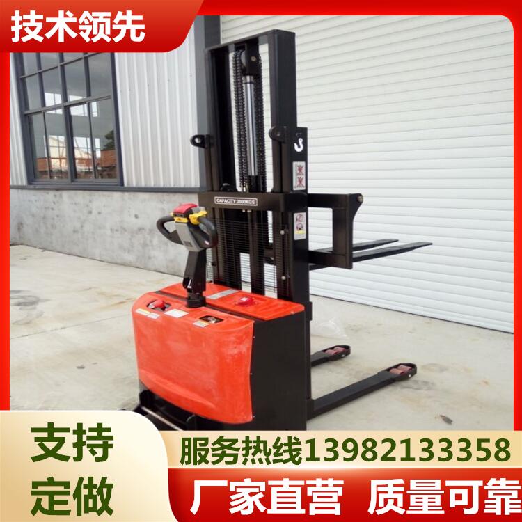 電動(dòng)堆高叉車