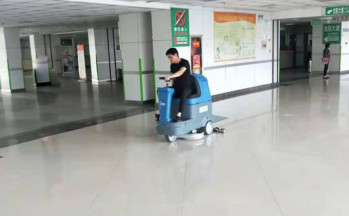 醫(yī)院用駕駛式洗地機(jī)M90