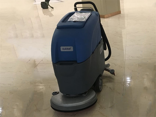 手推式洗地機(jī)M70在醫(yī)院使用