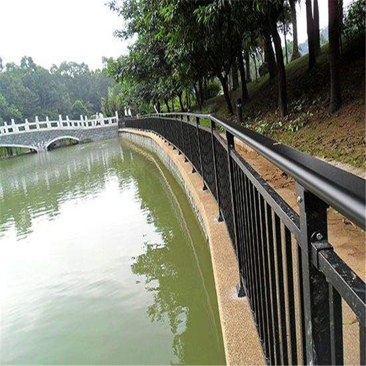 河道護(hù)欄生產(chǎn)廠家    河道不銹鋼護(hù)欄定制