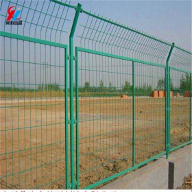 高速公路護(hù)欄網(wǎng)邊框護(hù)欄防拋網(wǎng)鐵路圍欄機(jī)場(chǎng)護(hù)欄廠區(qū)圍欄雙邊絲圍欄