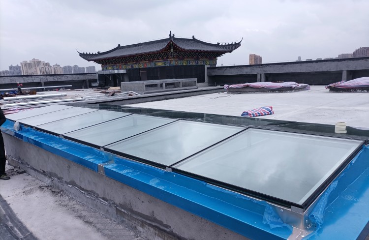 三角型電動(dòng)采光排煙天窗生產(chǎn)廠家_四川萊奧