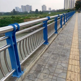 橋梁防撞護欄成都世旺實體304不銹鋼復(fù)合管橋梁護欄專業(yè)定做