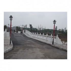 公園漢白玉欄板安裝完畢  天然大理石欄板 ，大理石護(hù)欄  大理石陽(yáng)臺(tái)欄桿  大理石橋護(hù)欄   大理石公園小橋欄桿欄板 大理石拱橋欄板欄桿定制
