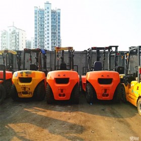 二手叉車現(xiàn)貨供應(yīng) 型號品種齊全 廠家直銷 值得信賴