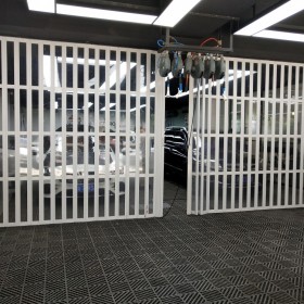 成都專業(yè)制作 安裝 水晶收縮門汽車貼膜店貼膜折疊門弧形無軌推拉門批發(fā)零售 量大從優(yōu)