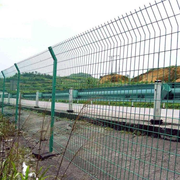 四川道路車間小區(qū)田地護欄網(wǎng)防護網(wǎng)公路市政隔離網(wǎng)圍欄網(wǎng)