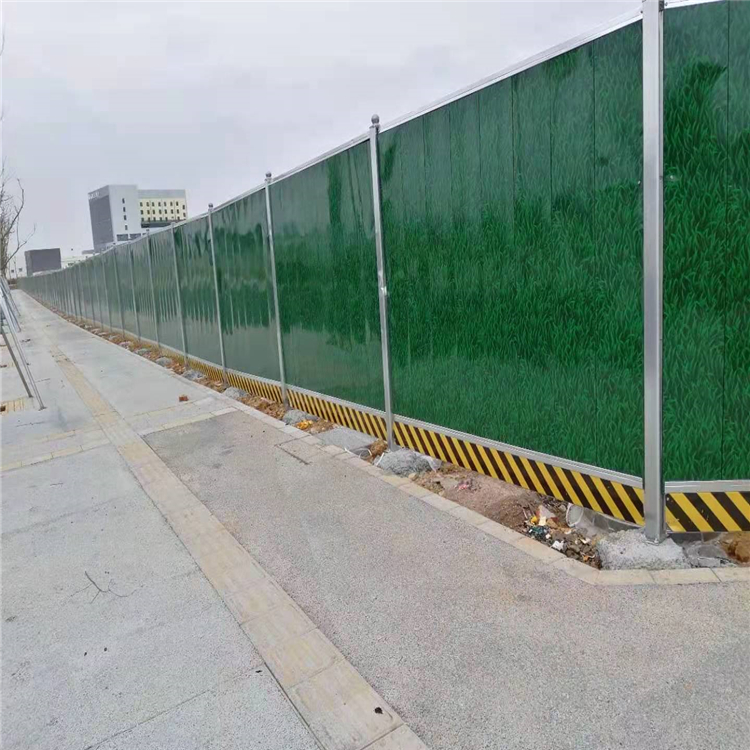成都臨時(shí)施工圍擋銷(xiāo)售 廠家直銷(xiāo) 彩鋼草皮小草圍擋價(jià)格