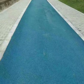 甘孜藏族自治州 彩色透水混凝土道路 彩色透水混凝土材料生產(chǎn)廠家   壓?；炷敛牧蠌S家 透水混凝土材料報(bào)價(jià) 量大送貨到工地