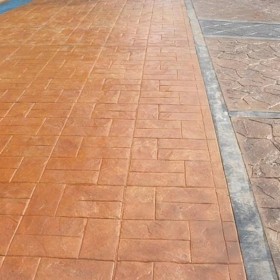 雅安市 彩色壓紋地坪 壓花地坪材料廠家 藝術(shù)壓花地坪強化劑 廠家免費指導施工