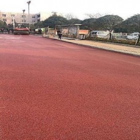 臨滄市 生態(tài)透水水泥混凝土 c30彩色透水混凝土 操場彩色混凝土 廠家面費指導